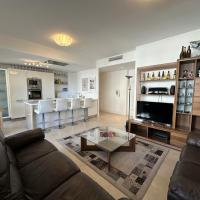 C028-Nice apartment with terrace - close to the beach，位于戛纳的酒店