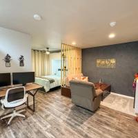 Private-Suite, Kitchen, Laundry, Rainfall Shower, 4kTV，位于埃尔森特罗帝国县机场 - IPL附近的酒店