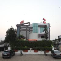 HOTEL GOKUL，位于甘德希罕坎德拉机场 - IXY附近的酒店