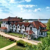 Hotel Joseph Conrad SPA & Wellness，位于皮什的酒店