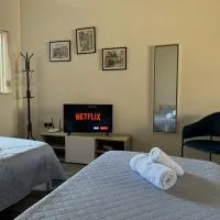 Private One Bedroom Apartment close to Airport in Luqa，位于卢加的酒店