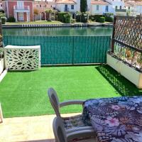 Appartement rue de l'amarrage à PORT GRIMAUD avec Terrasse vue canaux et garage，位于格里莫Port Grimaud的酒店