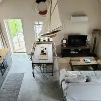 Litet hus i mysig by nära havet，位于斯塔德的酒店