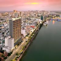 Wink Hotel Danang Riverside - 24hrs Stay & Rooftop with Sunset View，位于岘港汉河的酒店