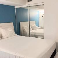 A lovely - 1 bedroom condo with swimming pool，位于多伦多多伦多岛机场 - YTZ附近的酒店
