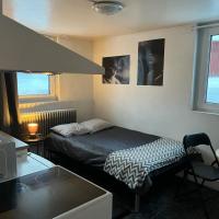 Apartment with shared bathroom in central Kiruna 1，位于基律纳基律纳机场 - KRN附近的酒店
