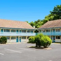 达马里-莱利斯南默伦钟楼酒店，位于默伦的酒店