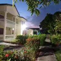 Lord's Hands Guesthouse Hotel，位于Winneba的酒店