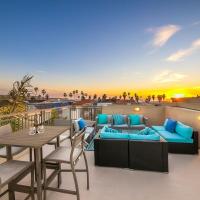 Stunning South Mission Home with Private Rooftop & Ocean Views!，位于圣地亚哥Mission Beach的酒店