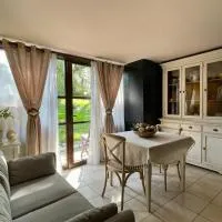 Villa Caffetto Dépendance nei pressi del Lago di Garda，位于Calcinato的酒店