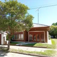 Casa chalet a minutos de Claromecó, Balneario Reta, Balneario Orense，位于San Francisco de Bellocq的酒店