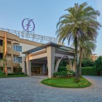 Flora Airport Hotel and Convention Centre Kochi，位于尼杜巴塞莱科钦国际机场 - COK附近的酒店