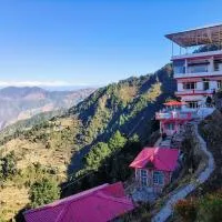 Hotel Mount View Dhanaulti Dreams，位于达纳尔蒂的酒店