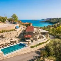 Paramithenio Village Beach Resort & Spa，位于阿约伊阿波斯托洛伊的酒店