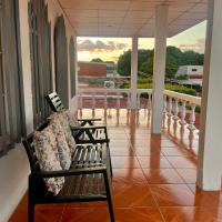Casa Robles - Your Stay Near Airport，位于马那瓜奥古斯托·塞萨尔·桑地诺国际机场 - MGA附近的酒店