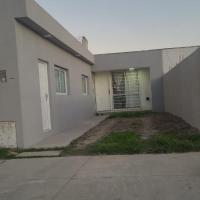 House near ezeiza international airport，位于埃塞萨皮斯塔里尼部长机场 - EZE附近的酒店