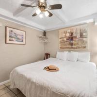 Comfy 1BR By the Beach with Pool and Parking 12，位于默特尔比奇Cherry Grove Beach的酒店