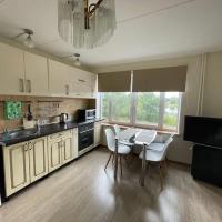 Cozy Family River View Flat Near The Beach Seaside，位于里加Daugavgriva的酒店