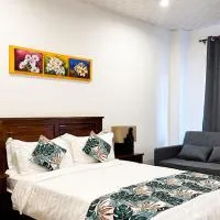 Crown Royale Hotel & Lounge，位于维拉港维拉港国际机场 - VLI附近的酒店