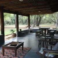 Madikwena Crocodile and Game Farm，位于Groot-Marico的酒店