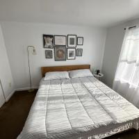 Cheerful Two Bedroom Central Location Downtown，位于巴尔的摩坎登球场的酒店