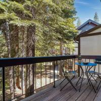 Marillac by AvantStay Gorgeous Ski Cabin w Balcony Patio，位于奥林匹克谷的酒店