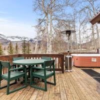 Russell Home by AvantStay Expansive Deck Stunning Views Hot Tub，位于特柳赖德Telluride Regional Airport - TEX附近的酒店