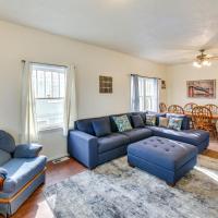 Cute Bridgeport Home Near Courthouse and Jail Rock!，位于Bridgeport艾利安斯市立机场 - AIA附近的酒店