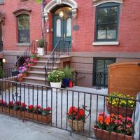 Historic 1869 Brownstone 15 min to NYC downtown，位于泽西市Downtown Jersey City的酒店
