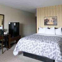 The Trail Inn - Slayton, MN - HWY 59，位于SlaytonSouthwest Minnesota Regional (Marshall/Ryan Field) - MML附近的酒店