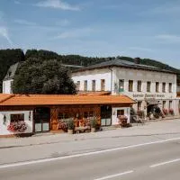 Gasthof Hummel Hotel，位于Stammham的酒店