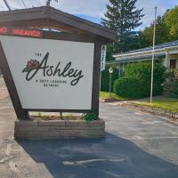 The Ashley，位于萨拉纳克莱克阿迪朗达克地区机场 - SLK附近的酒店
