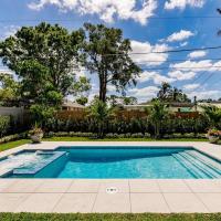 Naples Beach Retreat Bike to Beach! 4 Bed 2 Bath，位于那不勒斯Vanderbilt Beach的酒店