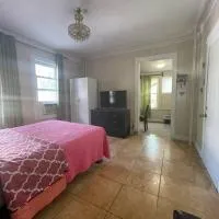 *PRIVATE* Studio 5 minutes from LGA/ US Open，位于East Elmhurst拉瓜迪亚机场 - LGA附近的酒店
