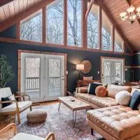 Spacious Lakeview Mountain Cabin,位于Powderhorn Mountain的酒店