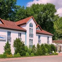 卡米纳湖滨酒店,位于Karnin-Stralsund的酒店