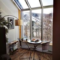 Condo sur 2 niveaux avec magnifique vue sur la montagne，位于斯托纳姆的酒店