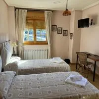 Hotel Pico Espiguete，位于Alba de los Cardaños的酒店