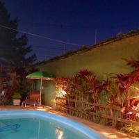 Casa Sobrado com piscina Santa Felicidade 6 pessoa，位于库里提巴Santa Felicidade的酒店