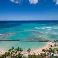 High Floor Luxury Oceanfront at Waikiki Beach Tower，位于檀香山的酒店