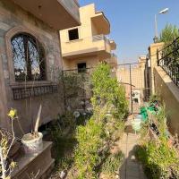 Whole floor in Villa with access to garden and BBQ，位于BadrCapital International Airport - CCE附近的酒店