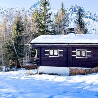 Snowflake cottage with garden，位于夏蒙尼-勃朗峰Montroc的酒店