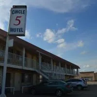 圈之圆5号汽车旅馆，位于Olds的酒店