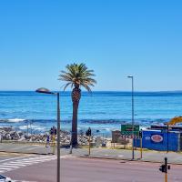 Studio with ocean and promenade view Sea point，位于开普敦慕伊勒点的酒店