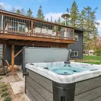 Whitefish Mountain Retreat - Sleeps 14 Near Glacier - Hot Tub & Game Room,位于白鱼镇的酒店