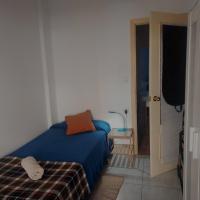 Cozy Private Room 1，位于瓦伦西亚Benicalap的酒店