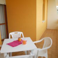 Bright flat with a wide terrace - Beahost Rentals，位于比比翁Bibione Lido dei Pini的酒店