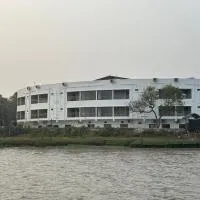 ICHHAMATI HOTEL AND RESTAURANT，位于Hāsnābād的酒店