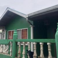 The Green House，位于博卡斯德尔托罗Bocas del Toro Isla Colon International Airport - BOC附近的酒店