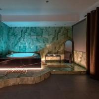Smaragdi Luxury Jacuzzi Apartment Noho Premium Living，位于雅典Herakleion的酒店